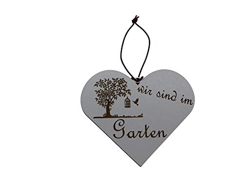Wir sind im Garten Herz Aufhänger weiß Schild Geschenk Deko HDF Wandschild Lederband Hängeschild Türschild