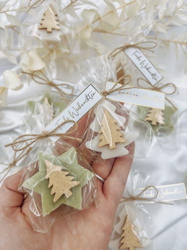 Handgemachte Weihnachtsseife mit Baummotiv und Sternmotiv, Schleife und 