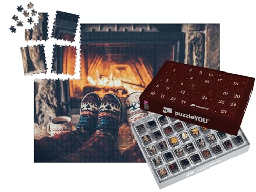 puzzleYOU: Puzzle-Adventskalender | „Weihnachten Steht vor der Tür: Füße in den Wollsocken vor dem Weihnachtskamin“ – aus der Puzzle-Kollektion Winter, Himmel & Jahreszeiten